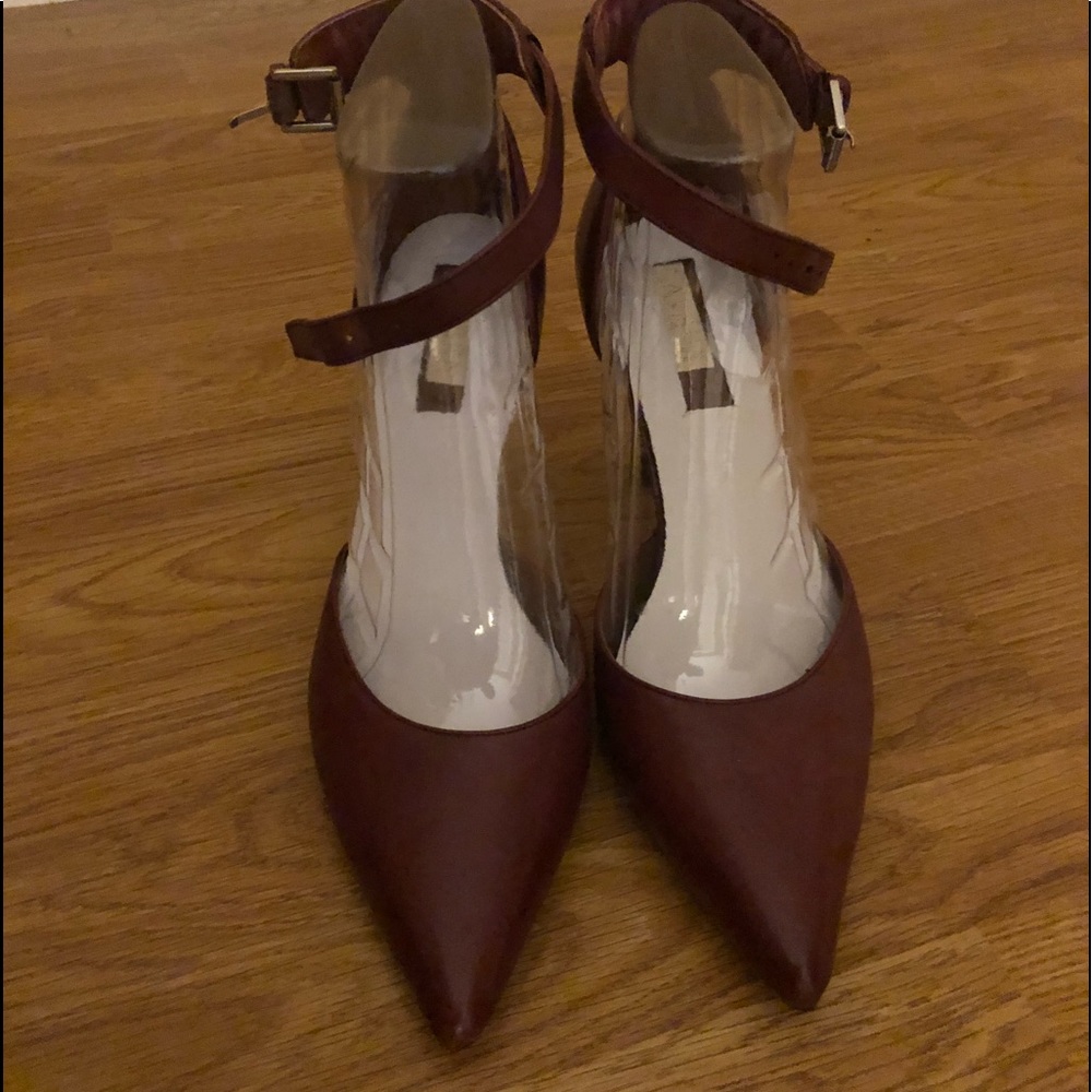 CLASSY! Burgundy Pump by Ralph Lauren! Worn once